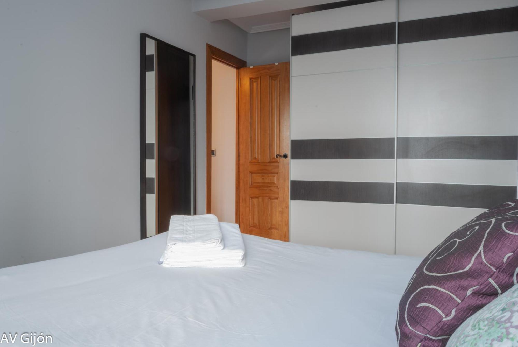 Av Premio Real 16 Apartment Gijon Exterior photo
